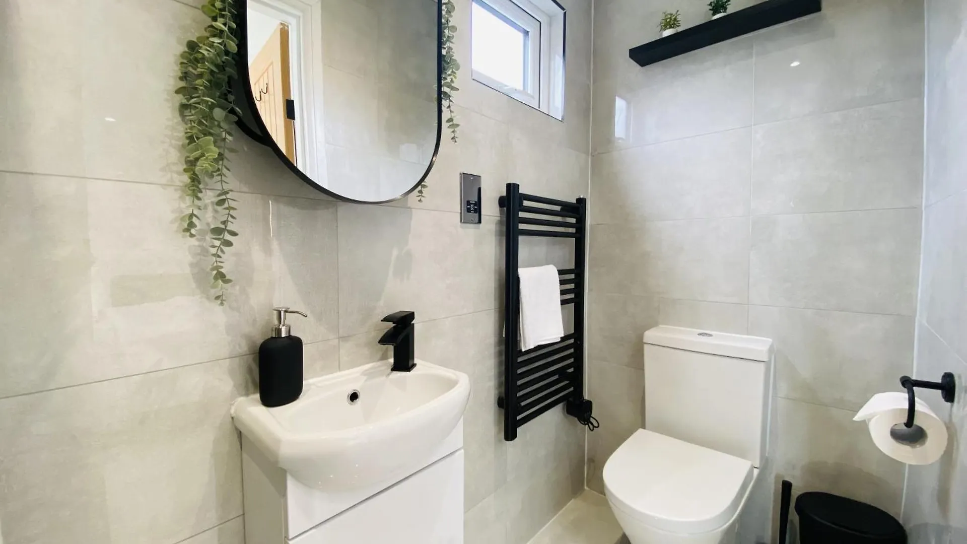 Luxury Garden Suite In Dagenham - Free Parking