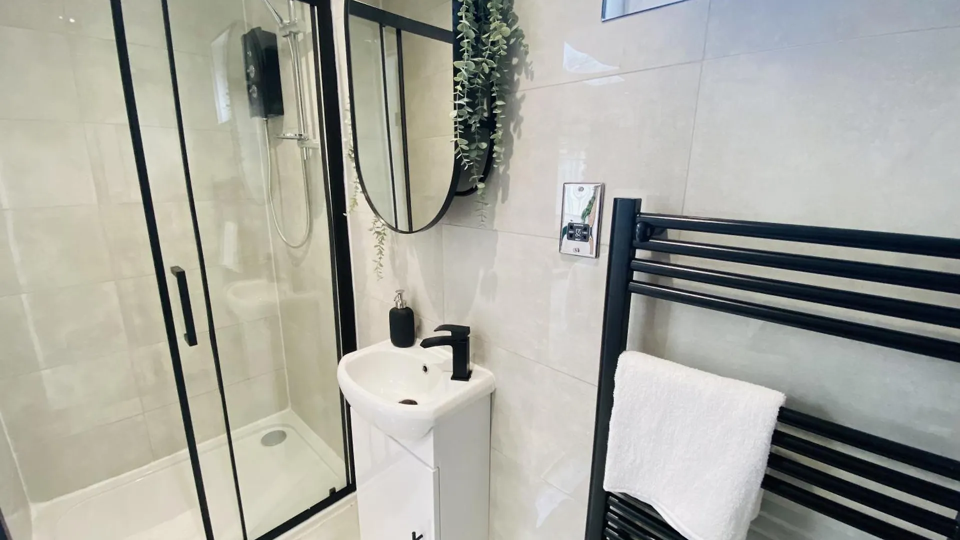 Luxury Garden Suite In Dagenham - Free Parking 0*,